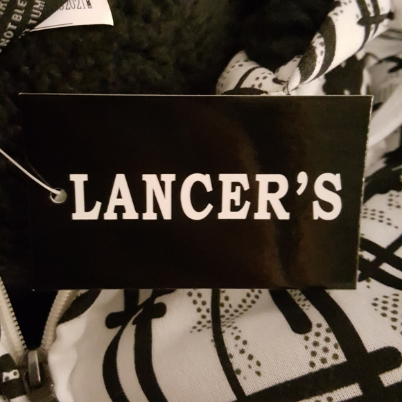 MEDIUM Sherpa Lined Zip-Up Hoodie - Picture 7 of 8